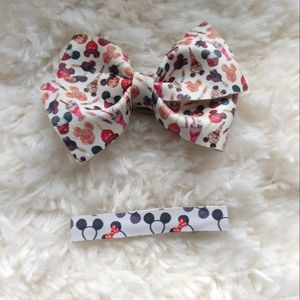 Nwot Disney hand crafted bow and clip bundle